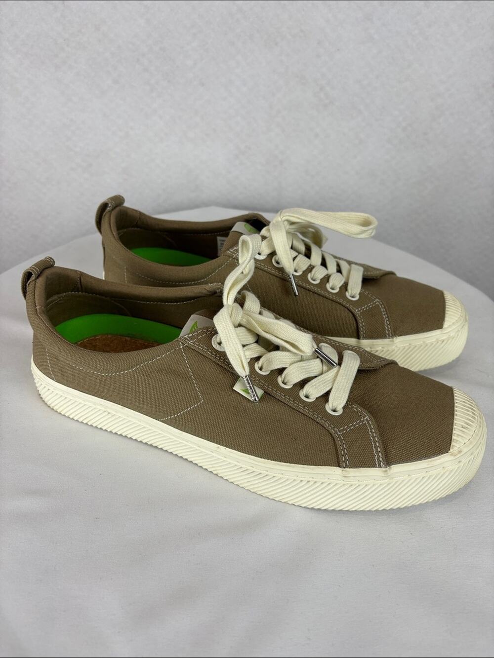 Cariuma OCA Low Canvas Sneakers Taupe Beige Lace Up Shoes Women’s 12 Men’s 10.5